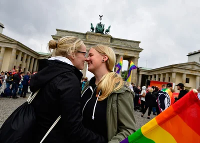 Casamento gay é aprovado por parlamento na Alemanha