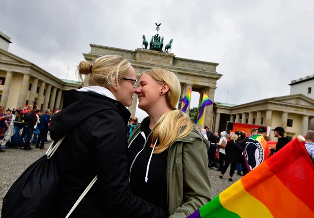 Casamento gay é aprovado por parlamento na Alemanha