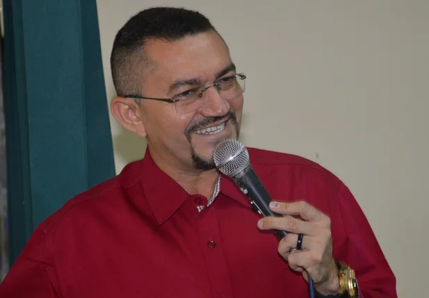 Padre Walmir garante avanços na assistência social