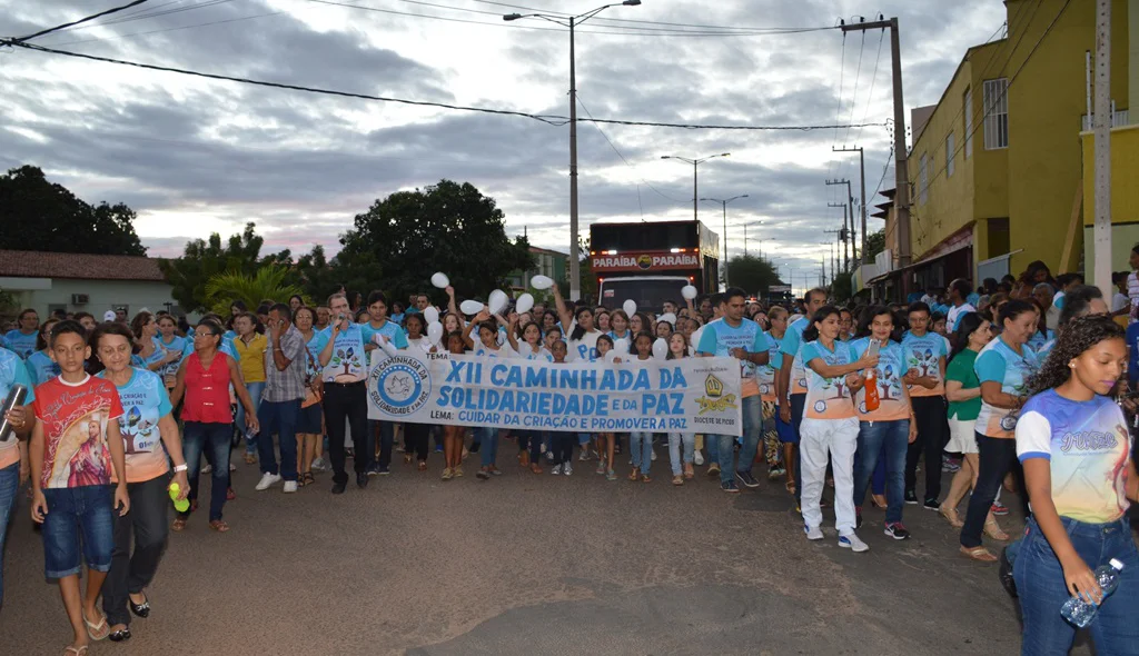 Picos realiza 12ª caminhada da paz