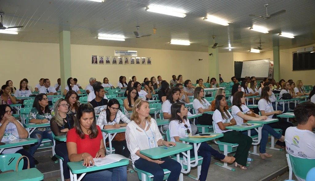 Público acompanha solenidade de abertura