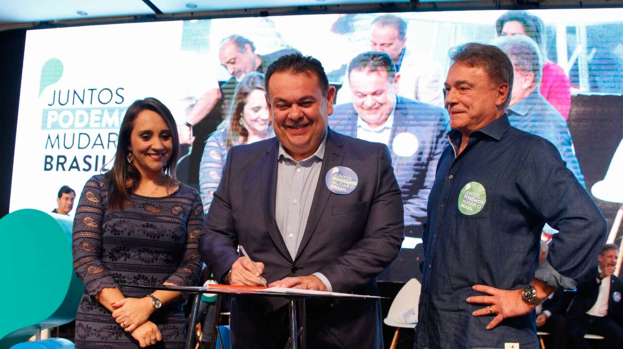Senador Álvaro Dias também se filiou ao partido