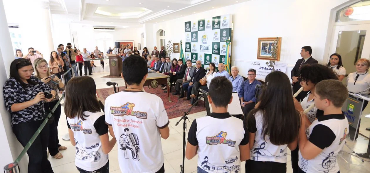Alunos realizam apresentação no Karnak