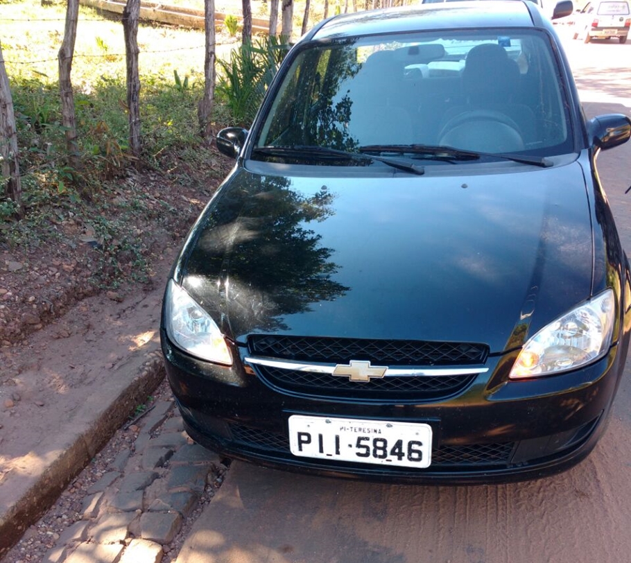 Carro roubado pelos suspeitos
