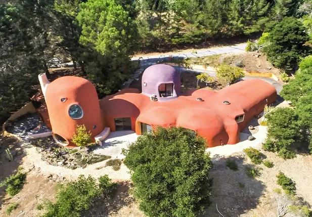 Casa ao estilo dos Flintstones é vendida na Califórnia
