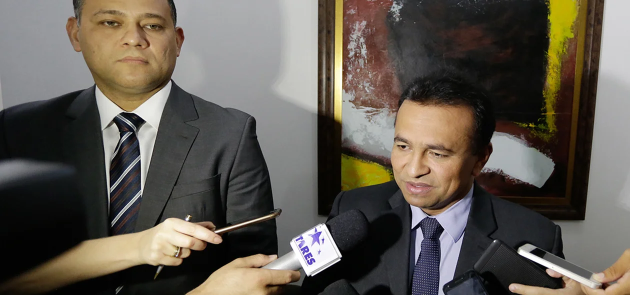 Delegado Riedel Batista e Secretario de segurança Fábio Abreu 