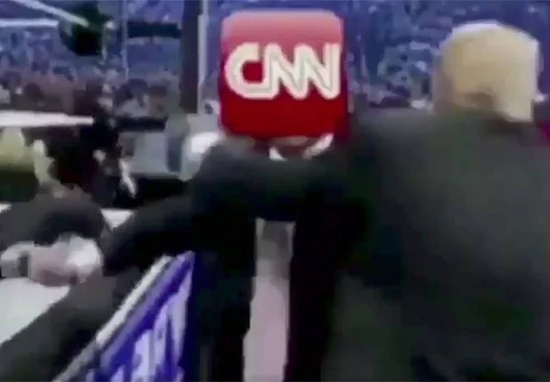 Trump simula briga com a CNN