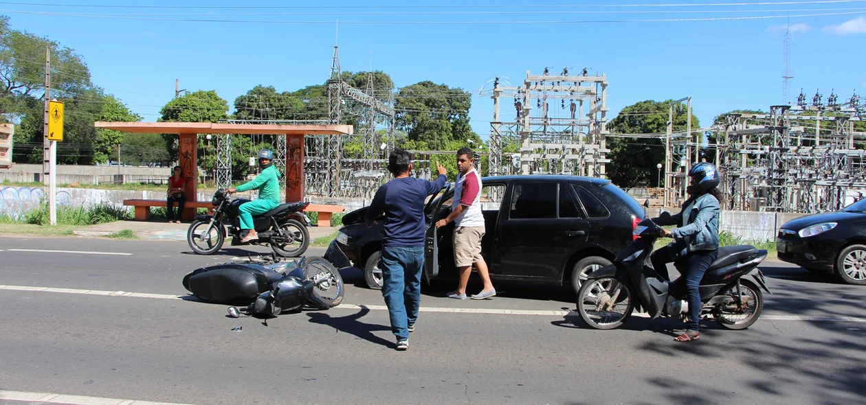 Homem embriagado provoca acidente na João XXIII