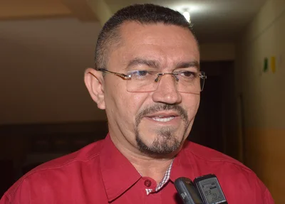 Padre Walmir suspende cobrança de taxa de lixo