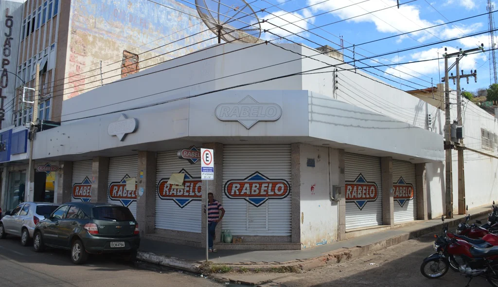 Rabêlo fecha filiais em Picos