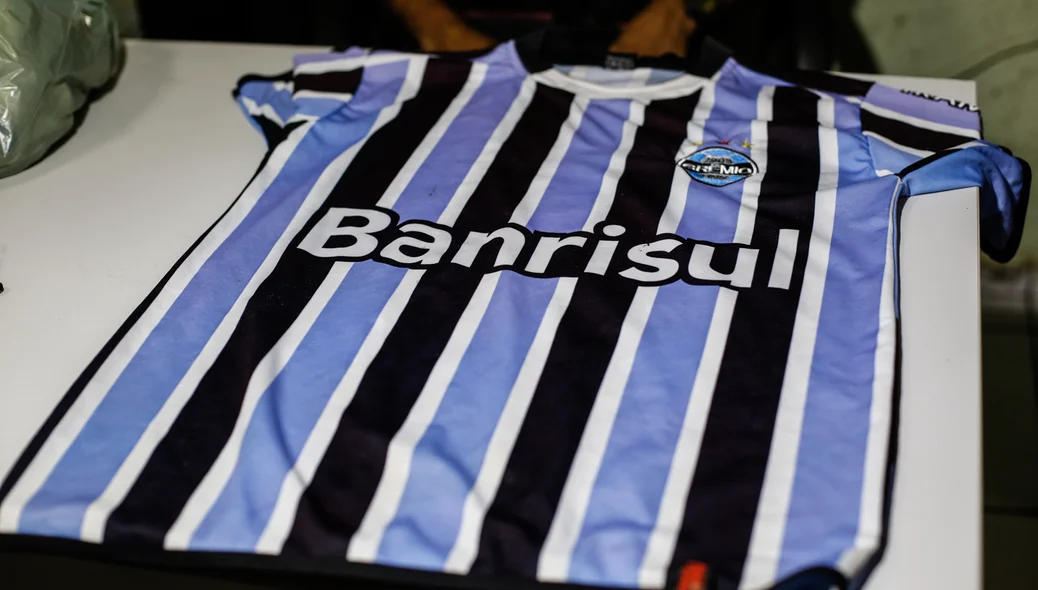 Camisa do acusado 