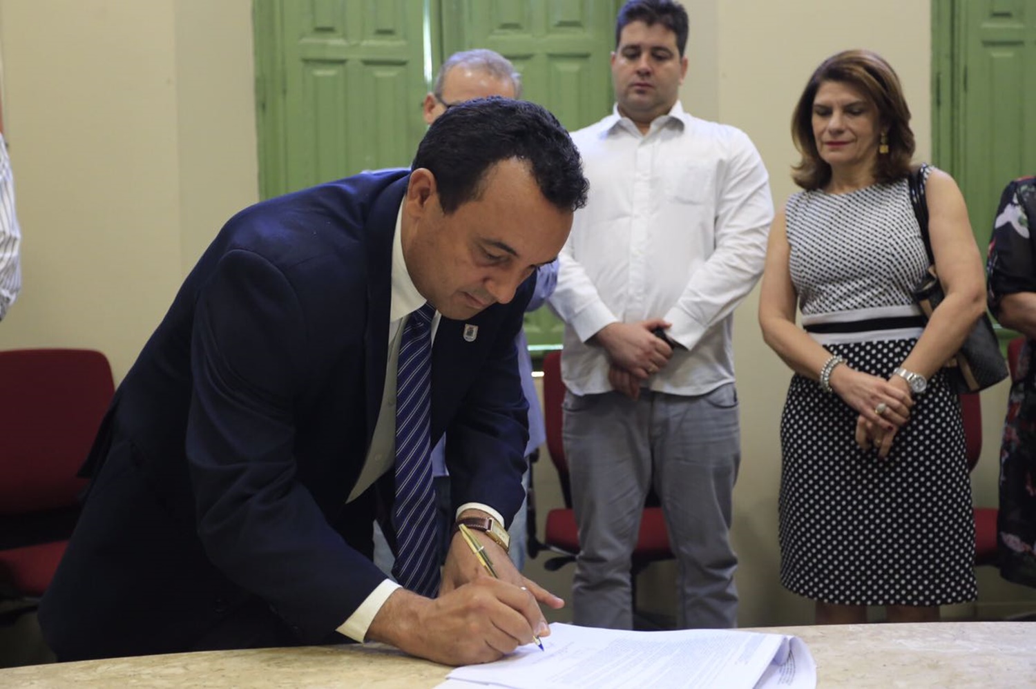 Nouga Cardoso assina contrato 