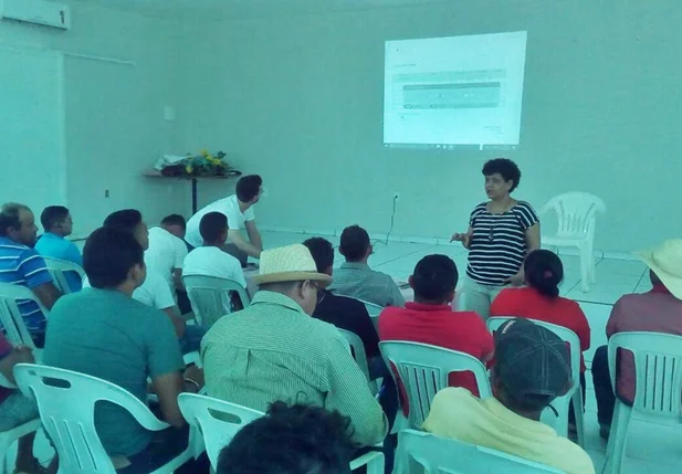 Piscicultores de Esperantina se reúnem com técnicos do governo