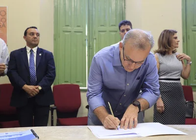 Prefeito assina contrato para concurso