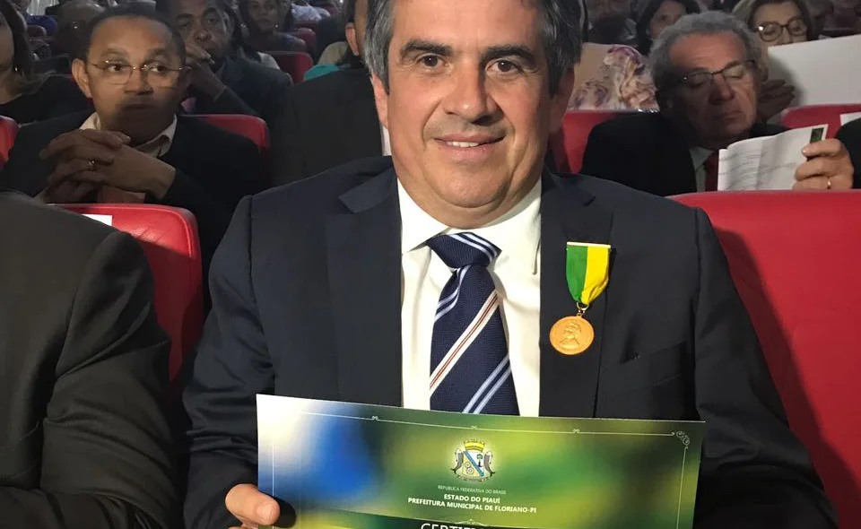 Ciro Nogueira recebe certificado