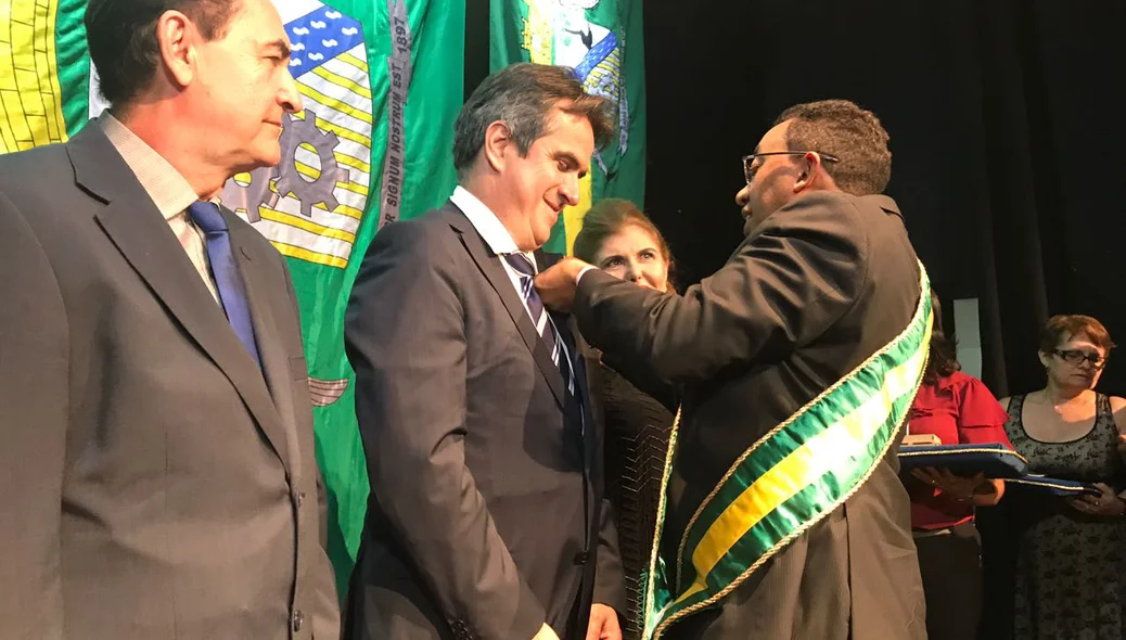 Ciro Nogueira sendo homenageado