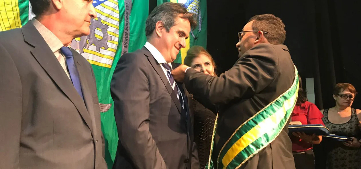 Ciro Nogueira sendo homenageado