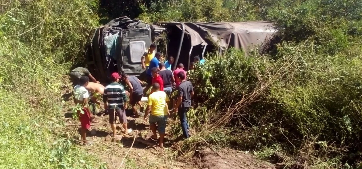 Acidente com caminhão do Exército