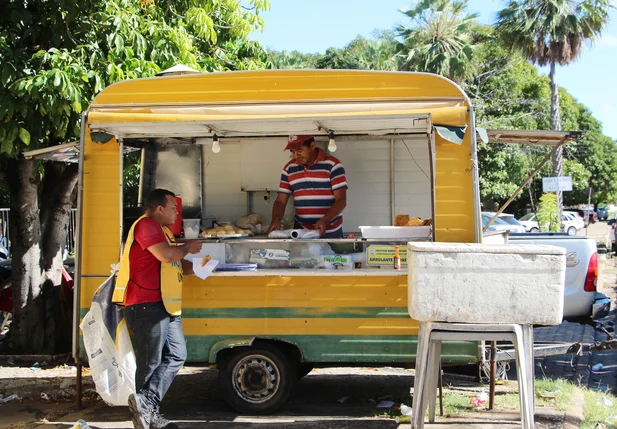 Trailer de alimentação