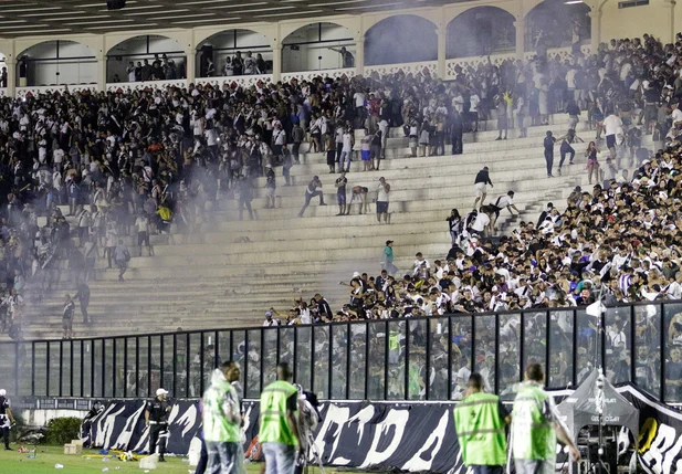 Torcedor do Vasco morre baleado após confrontos em São Januário