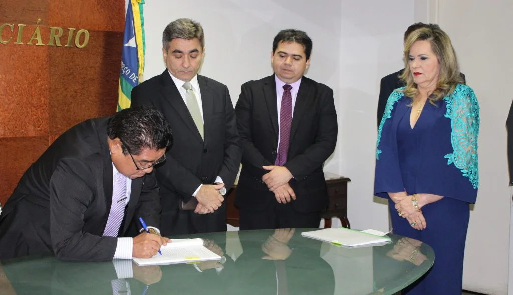 Desembargador José James assina termo de posse 