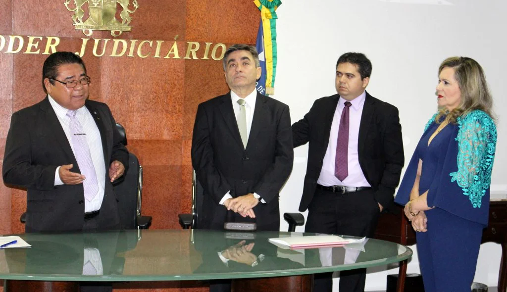 Desembargador José James empossa juíza Lígia Sampaio