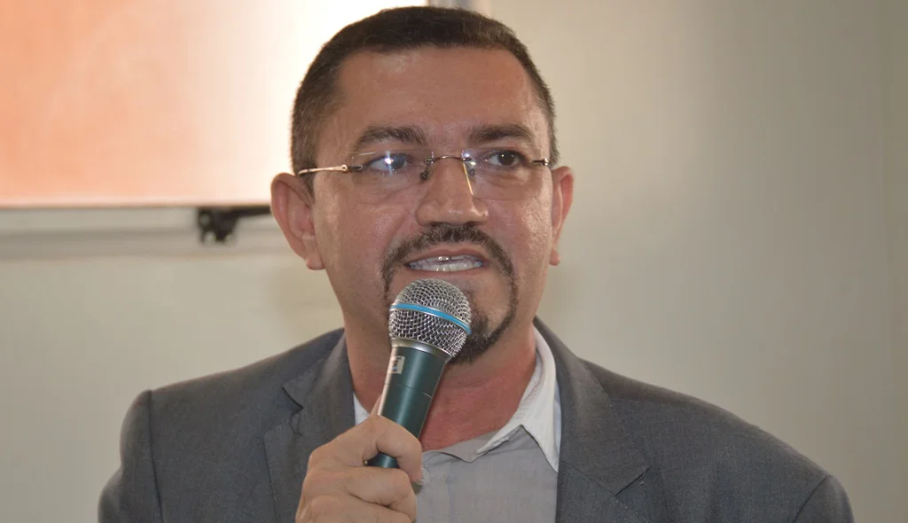 Prefeito Padre Walmir destaca importância do Hospital Justino Luz