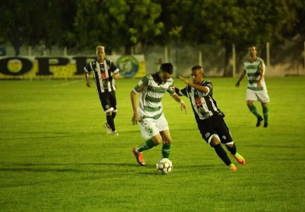 A equipe do Altos passou sufoco na partida