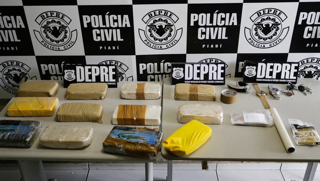 Polícia apreende 12kg de drogas