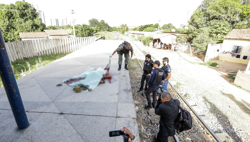 Polícia fazendo o reconhecimento 