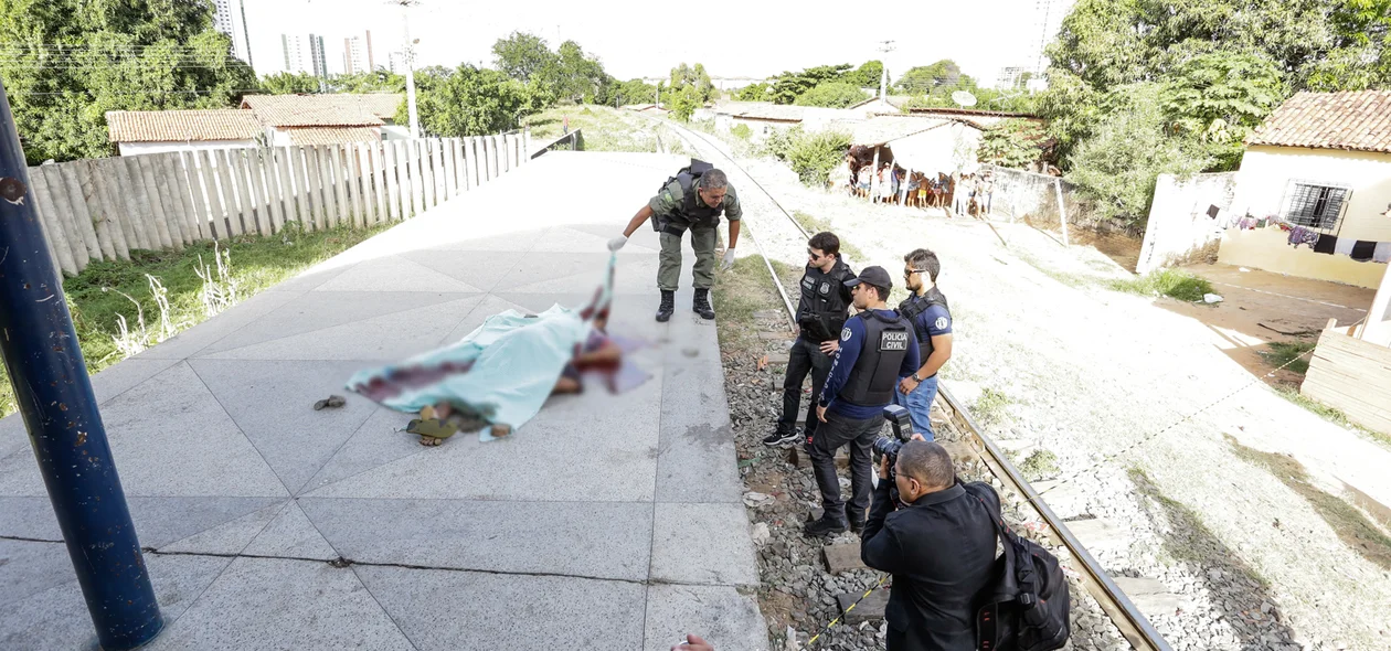 Polícia fazendo o reconhecimento 