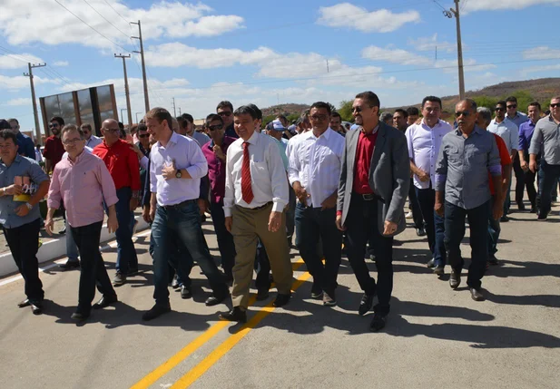 Wellington Dias inaugura várias obras de infraestrutura em Picos