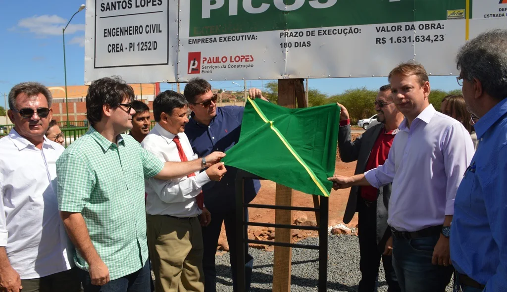 Descerramento da placa inaugural da ponte sobre o Rio Guaribas