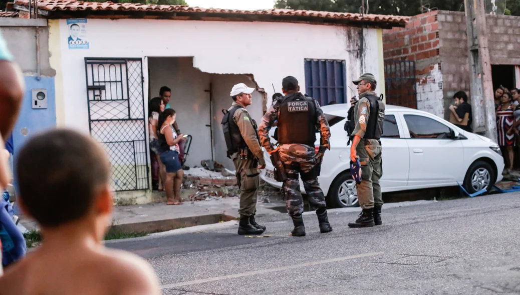Motorista atropelou idoso enquanto ele estava sentado na calçada de casa