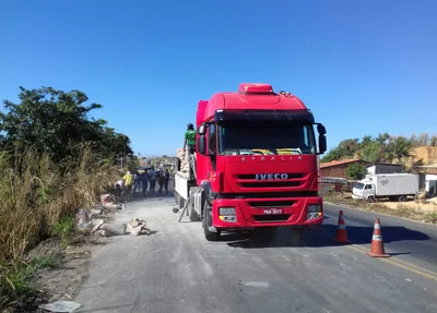 Acidente entre carreta e moto na BR 316
