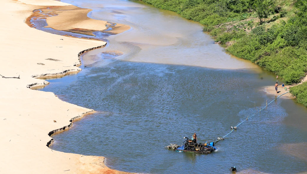 Dragas no Rio Poti 