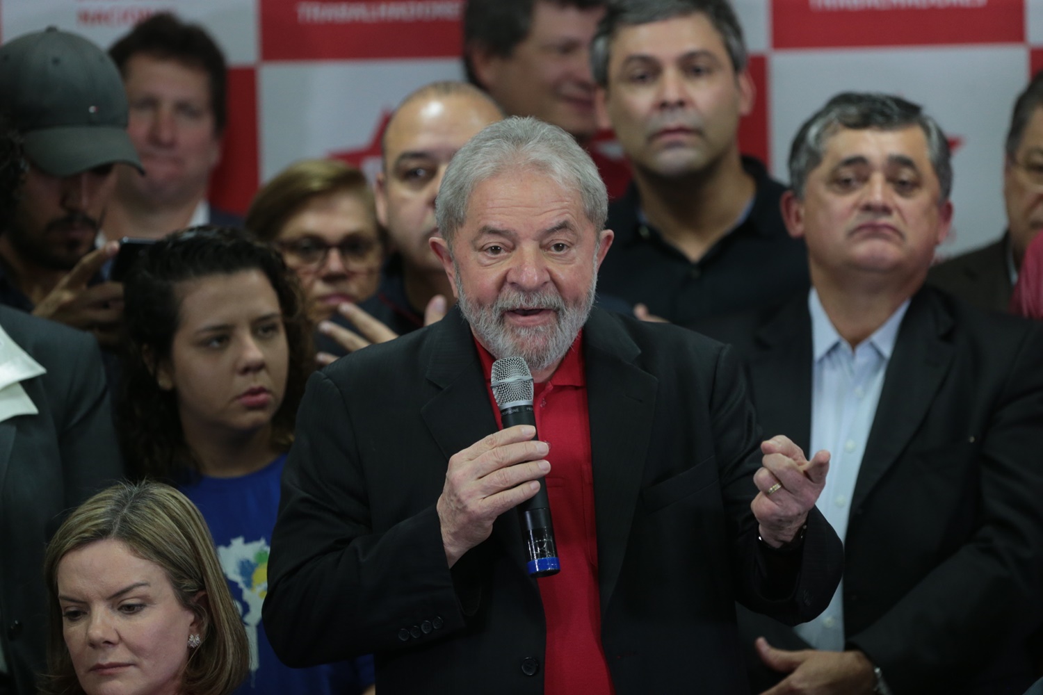 Lula durante coletiva sobre sua condenação