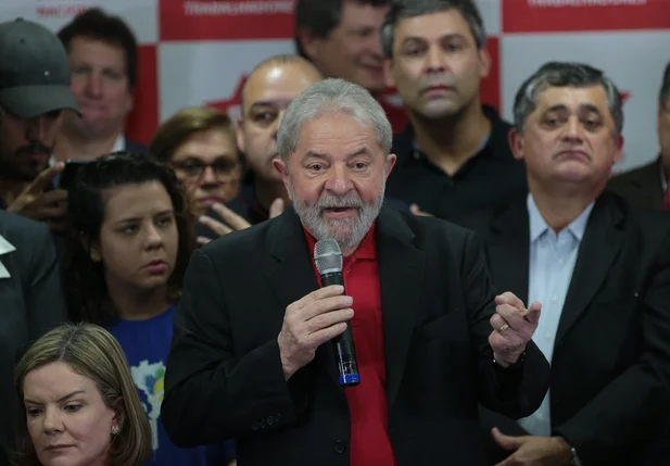 Lula durante coletiva sobre sua condenação