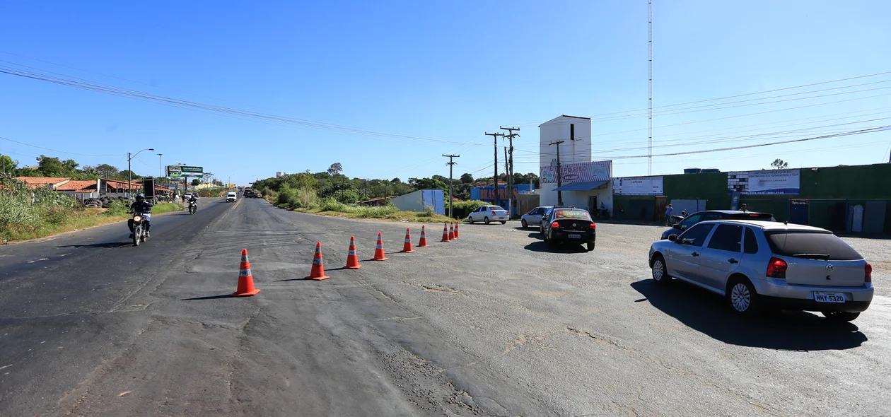 PRF fez o desvio após acidente com a carreta 