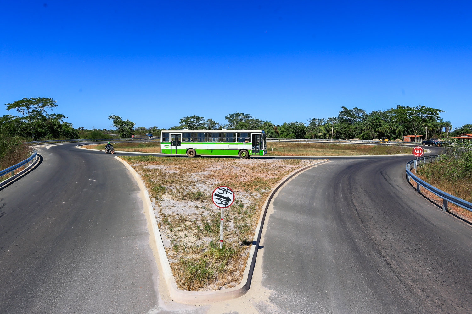 Rotatória nas proximidade do rodoanel em Teresina 