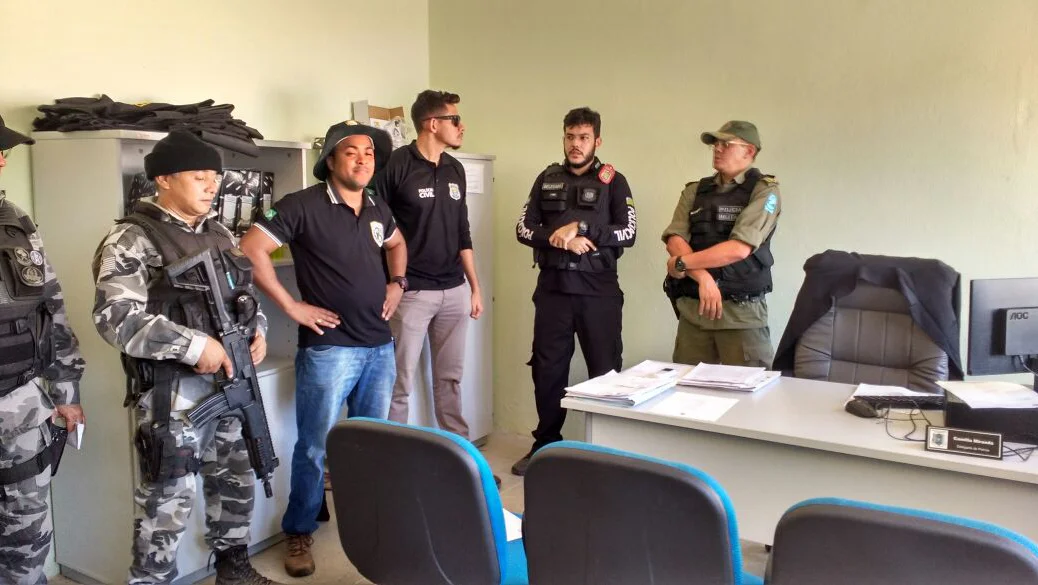Policiais na Operação Saturação