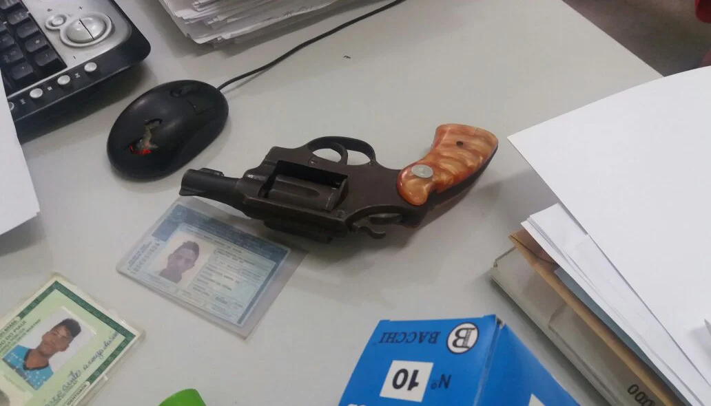 Revólver apreendido pela polícia