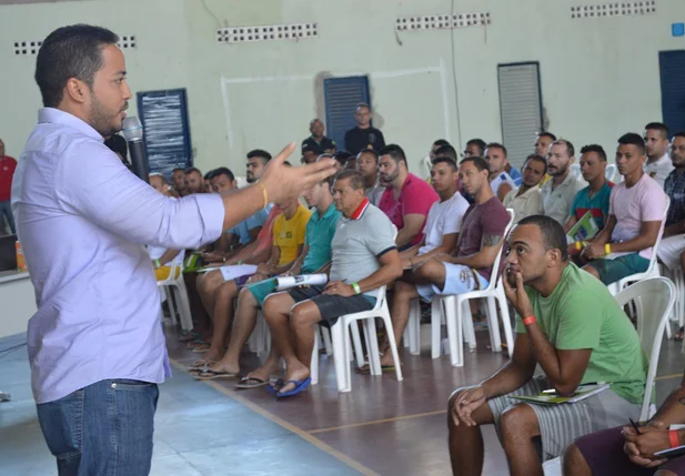 Detentos participam de revisão Pré-Enem na Casa de Custódia