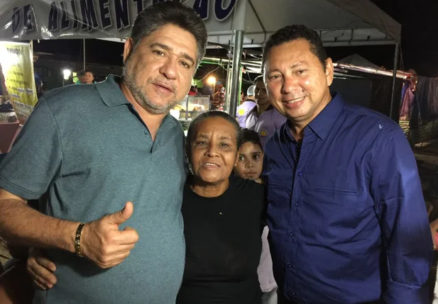 Deputado João Mádison visita festejos em Socorro do Piauí