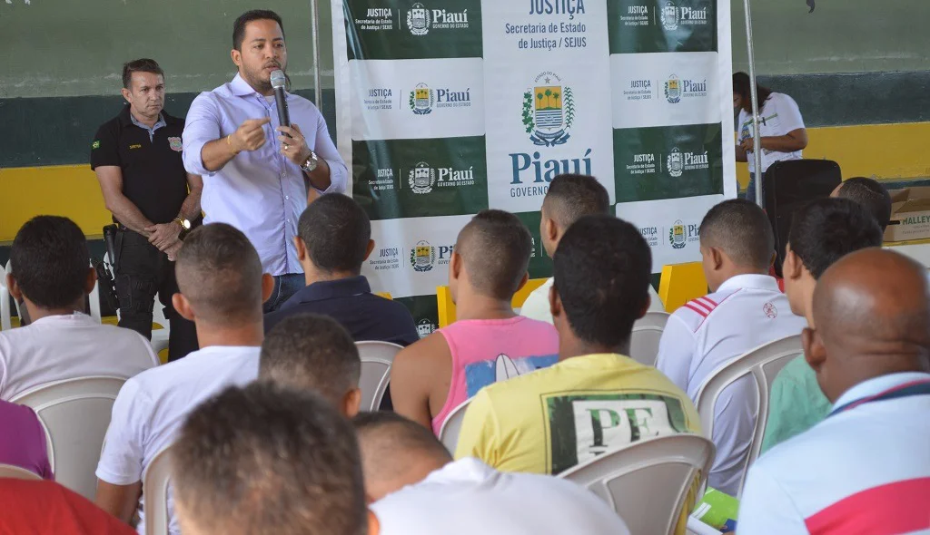 Revisão pré Enem na casa de custódia