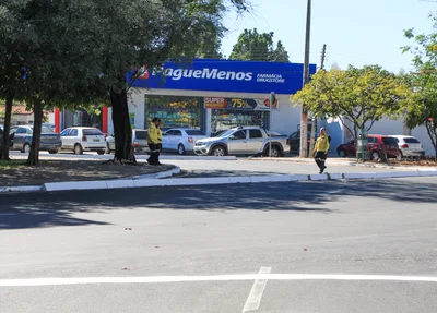 Strans no local para orientar os motoristas 