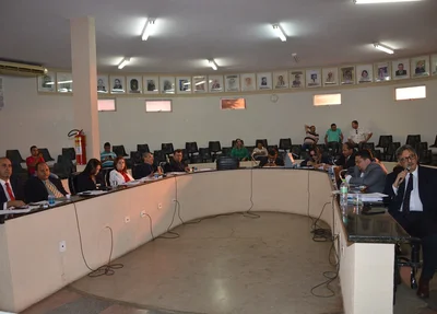 Vereadores de Picos durante última sessão do semestre