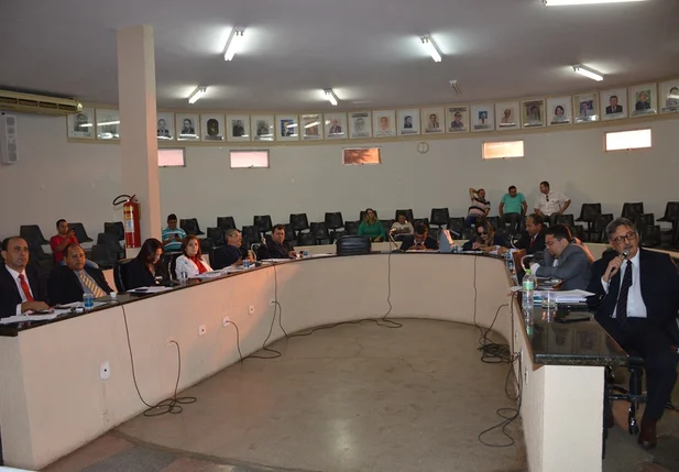 Vereadores de Picos durante última sessão do semestre