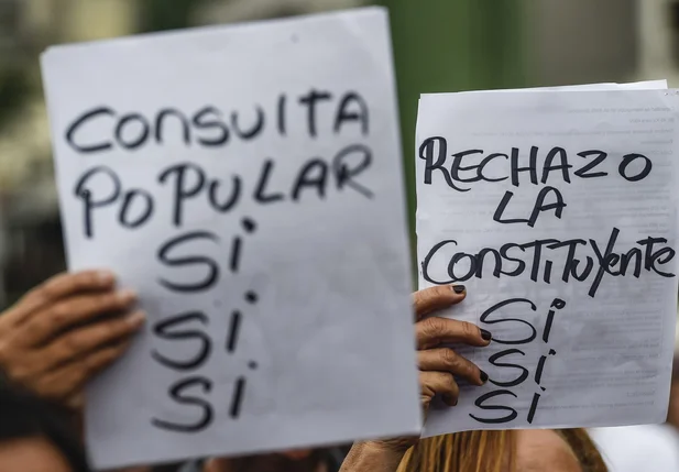 Manifestantes pedem a saída de Maduro