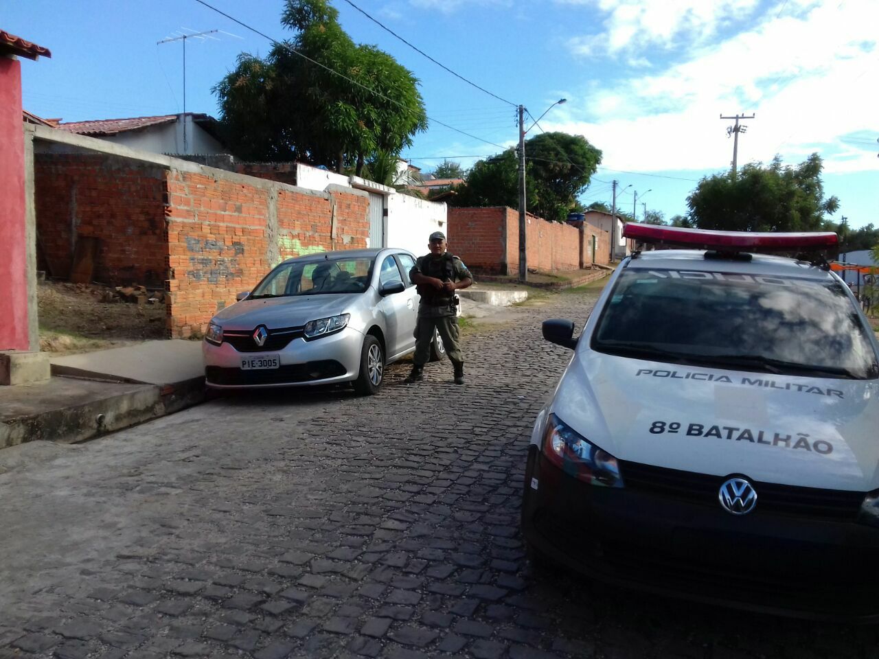 Policiais do 8º BPM recuperaram veículo roubado no conjunto Frei Damião, zona sudeste de Teresina